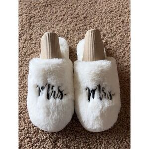 Shiraleah White Faux Fur MRS. Wifey Honeymoon Wedding Bridal Slippers L/XL 9-11